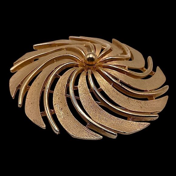 Sarah Coventry Swirl Pinwheel Brooch Pin Brushed Gold LARGE Vintage MCM Mod Dome - Picture 6 of 14